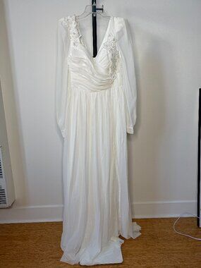 Faeriesty Bridal Chiffon White Wedding dress, SIZE Medium